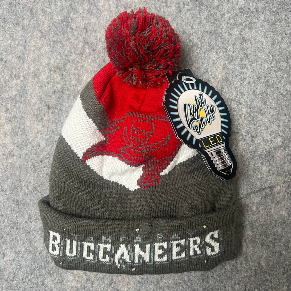 FOCO Men NFL Tampa Bay Buccaneers knit light up beanie‎ NWT